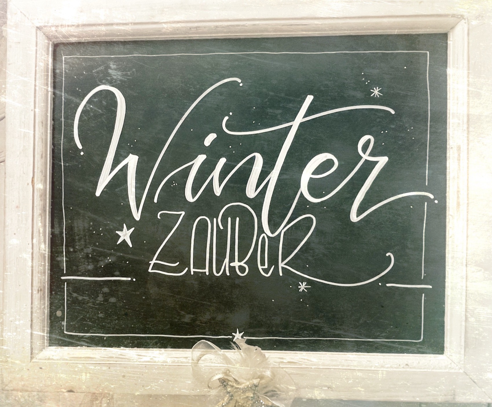 Tafel im weissen Rahmen: «Winterzauber»